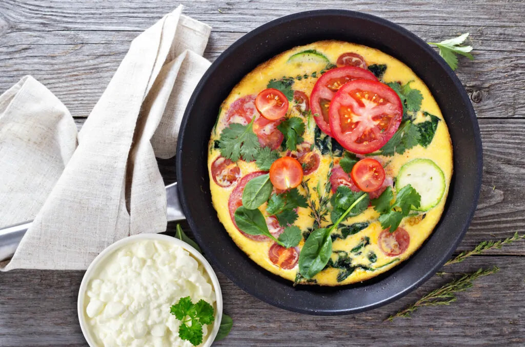 Omelette with vegetables and cottage cheese