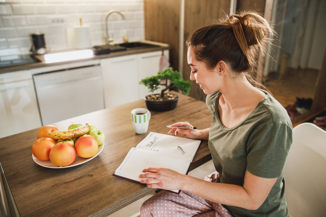 woman_preparing_breakfast